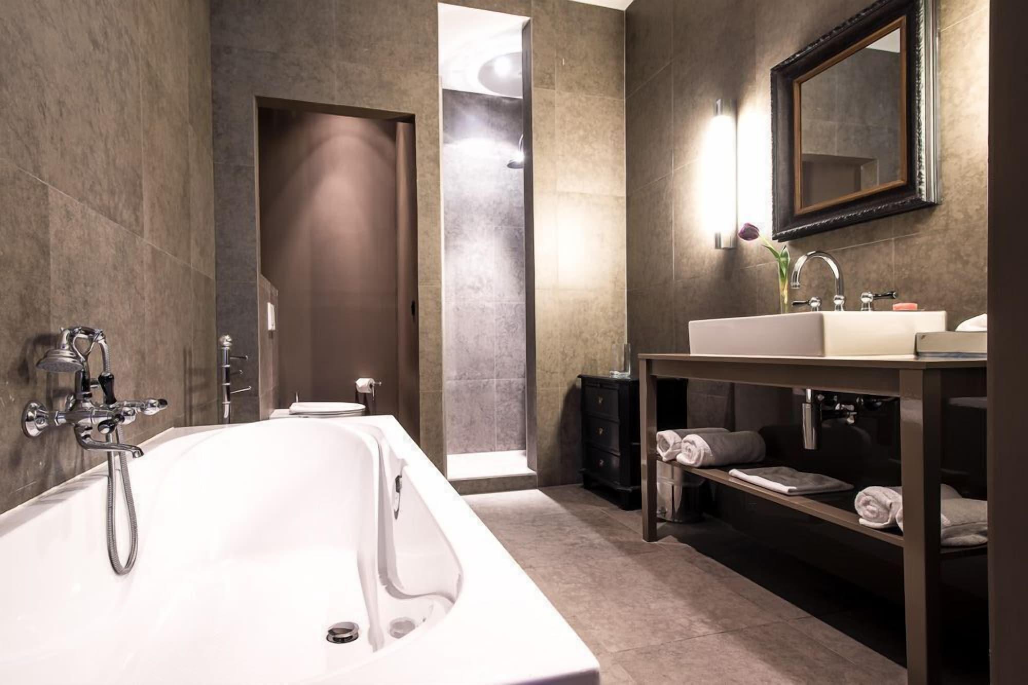 Hotel Les Nuits Антверпен Екстериор снимка